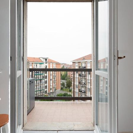 Apartment With Balcony -Bisceglie Red Line Subway Milan Bagian luar foto