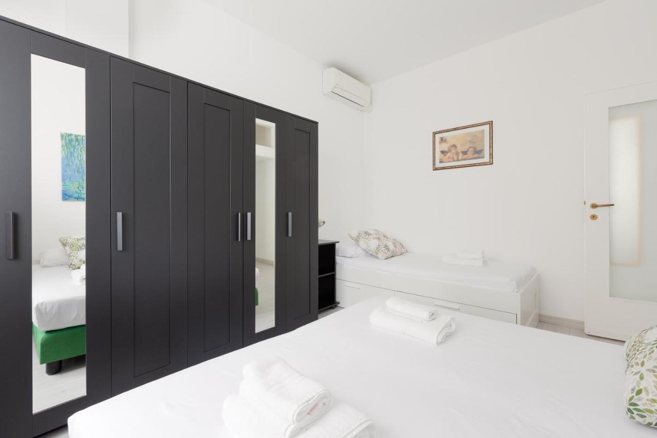 Apartment With Balcony -Bisceglie Red Line Subway Milan Bagian luar foto