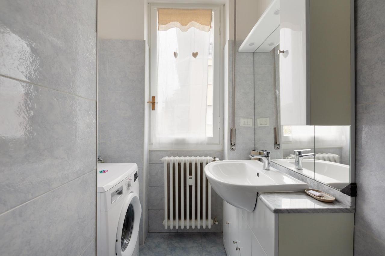 Apartment With Balcony -Bisceglie Red Line Subway Milan Bagian luar foto
