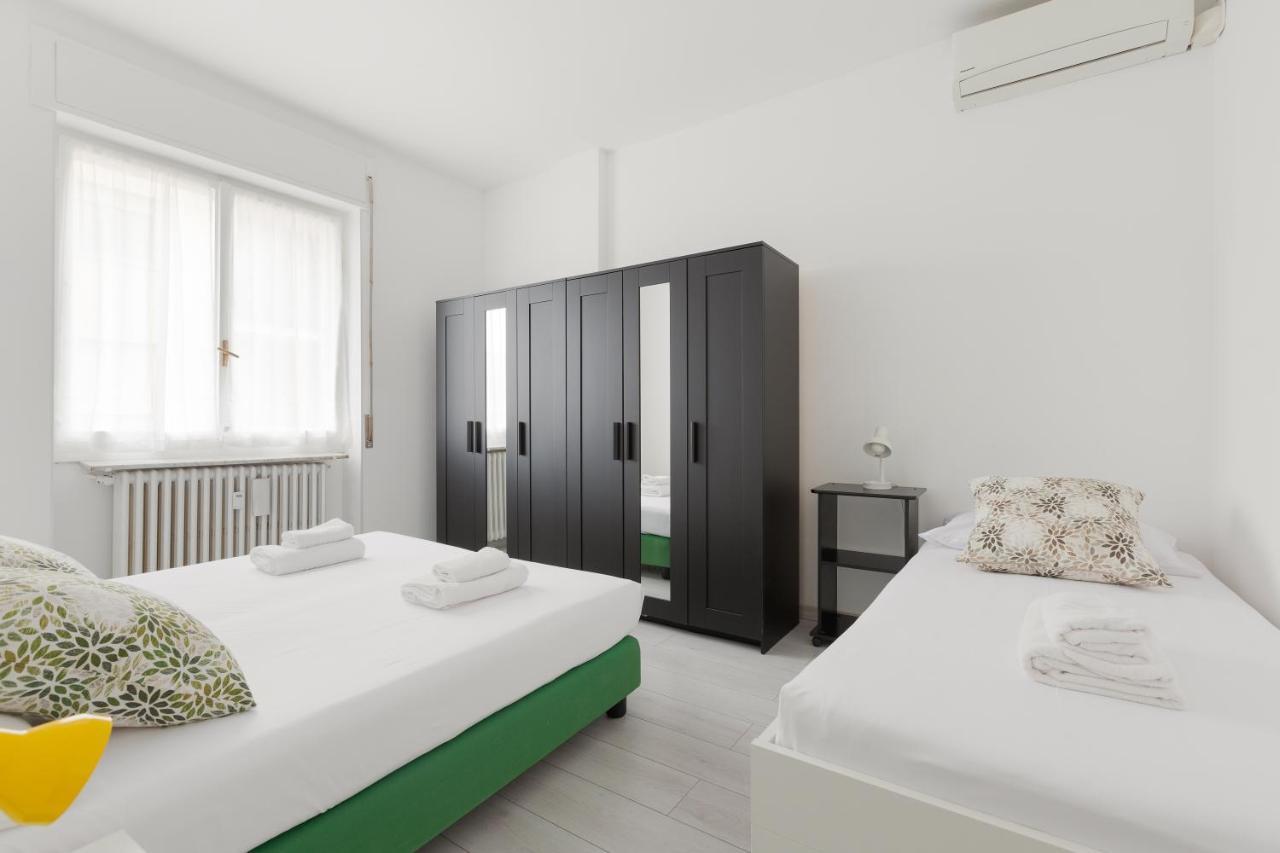 Apartment With Balcony -Bisceglie Red Line Subway Milan Bagian luar foto