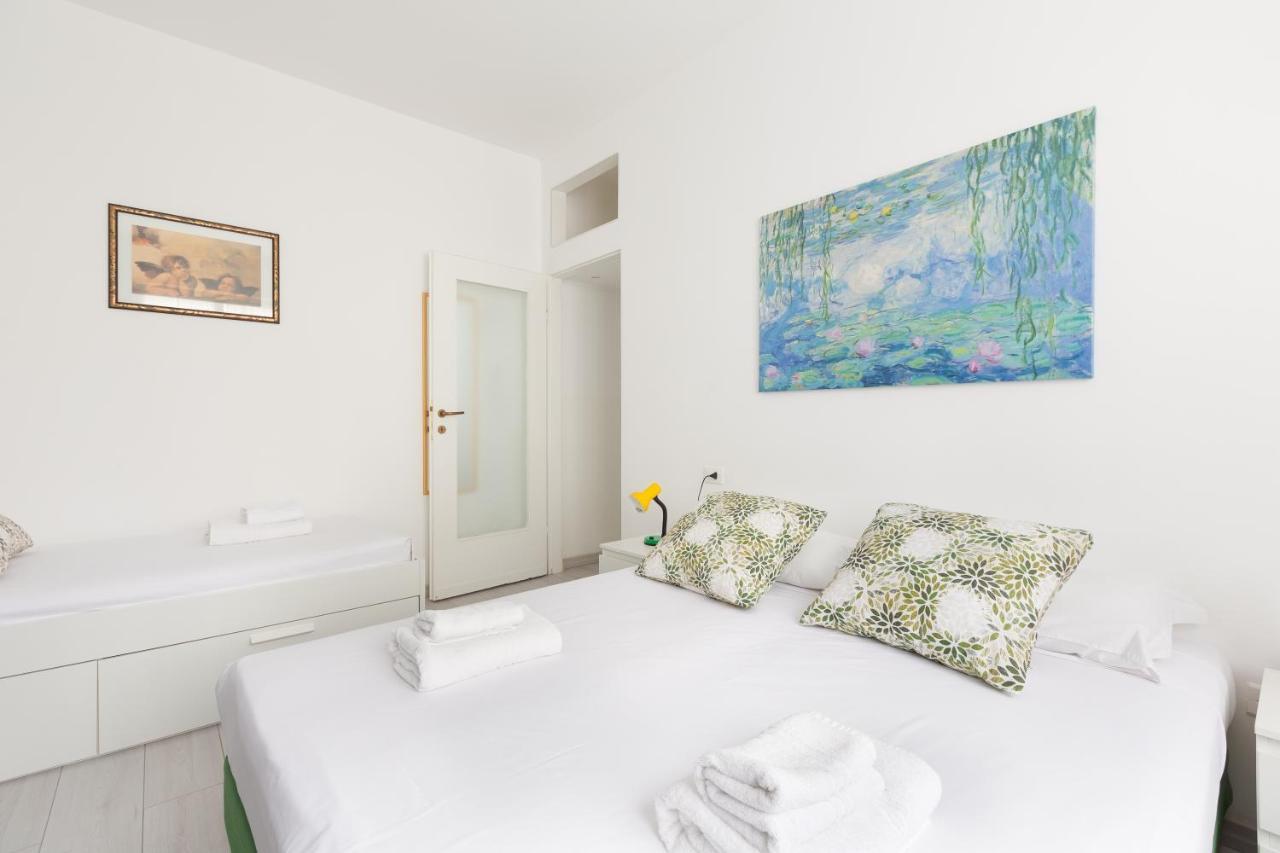 Apartment With Balcony -Bisceglie Red Line Subway Milan Bagian luar foto